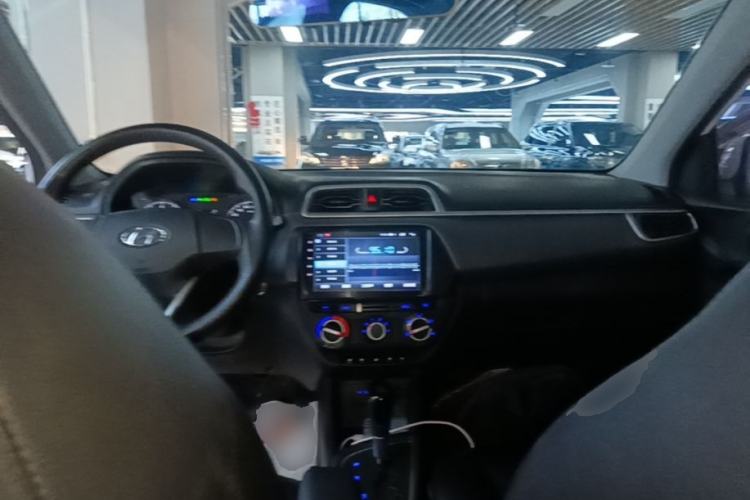 Used Hyundai Verna (older generation) 2017 1.4L Automatic YueXiang Edition China V-standard Center Console