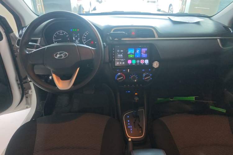 Used Hyundai Verna (older generation) 2017 1.4L Automatic YueXiang Edition China V-standard Center Console