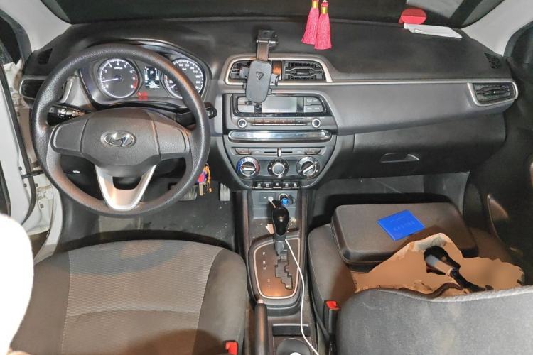 Used Hyundai Verna (older generation) 2017 1.4L Automatic YueXiang Edition China V-standard Center Console
