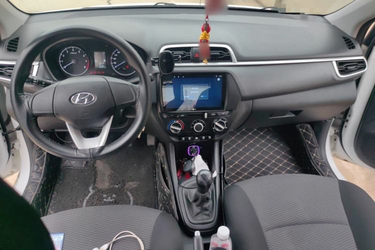Used Hyundai Verna (older generation) 2017 1.4L Manual Refreshed Version China V Standard Center Console