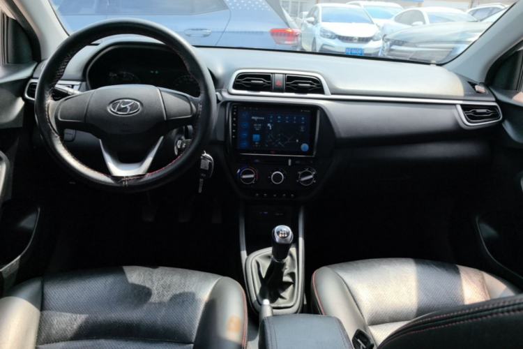 Used Hyundai Verna (older generation) 2017 1.4L Manual Huancai Edition China V Standard Center Console