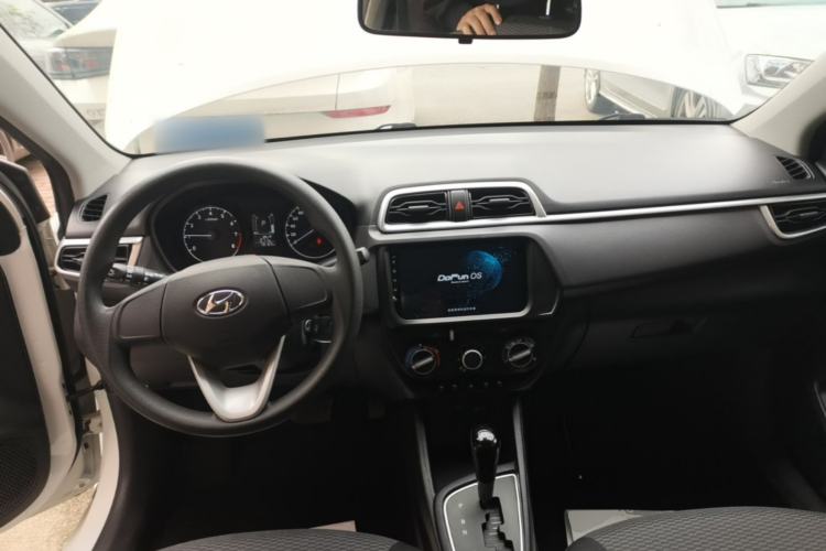 Used Hyundai Verna (older generation) 2017 1.4L Automatic YueXiang Edition China V-standard Center Console