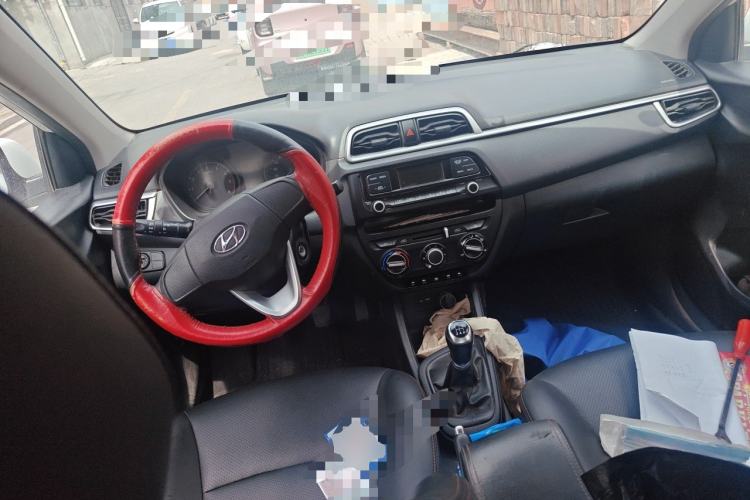 Used Hyundai Verna (older generation) 2017 1.4L Manual Huancai Edition China V Standard Center Console
