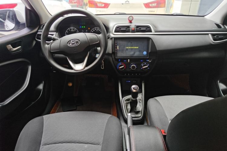Used Hyundai Verna (older generation) 2017 1.4L Manual Huancai Edition China V Standard Center Console