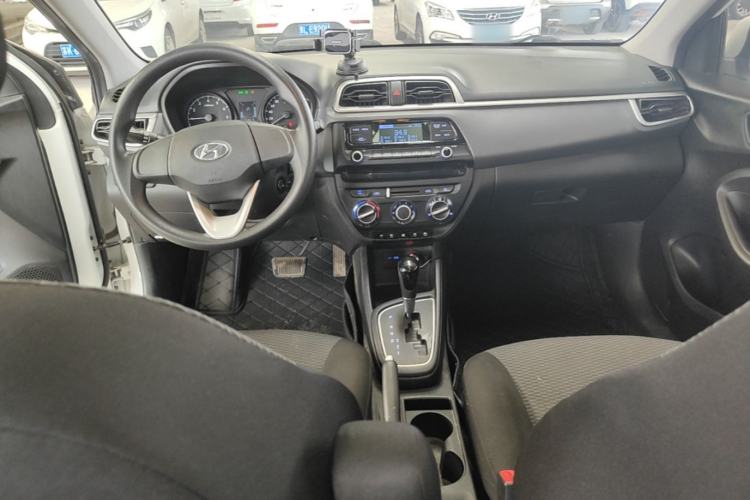 Used Hyundai Verna (older generation) 2017 1.4L Automatic YueXiang Edition China V-standard Center Console