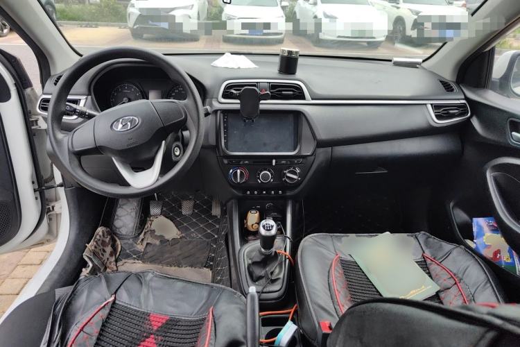 Used Hyundai Verna (older generation) 2017 1.4L Manual Huancai Edition China V Standard Center Console