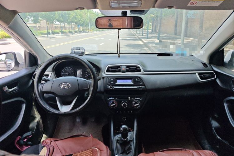 Used Hyundai Verna (older generation) 2017 1.4L Manual Refreshed Version China V Standard Center Console