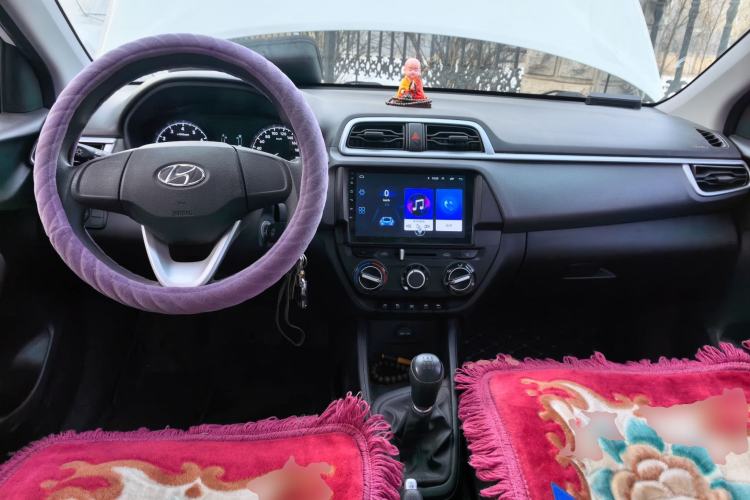 Used Hyundai Verna (older generation) 2017 1.4L Manual Refreshed Version China V Standard Center Console