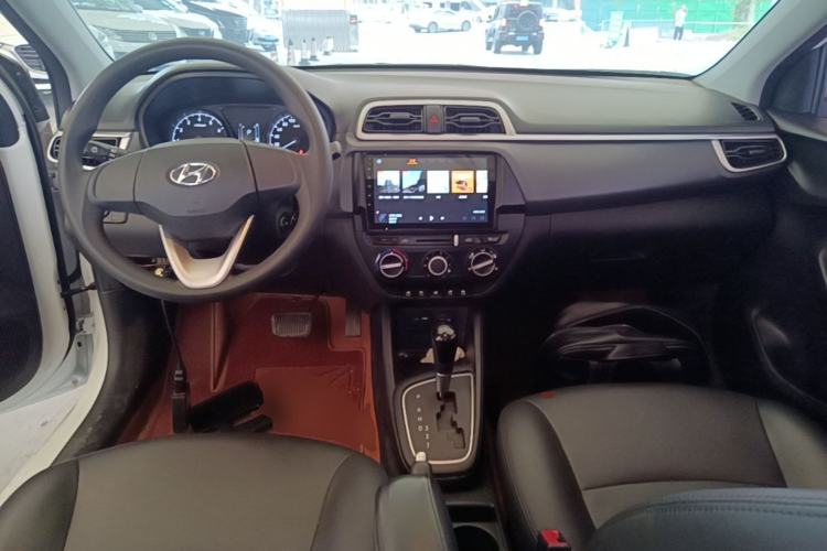 Used Hyundai Verna (older generation) 2017 1.4L Automatic YueXiang Edition China VI Standard Center Console