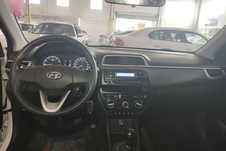 Used Hyundai Verna (older generation) 2017 1.4L Manual Refreshed Version China V Standard Center Console