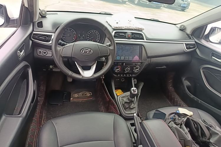 Used Hyundai Verna (older generation) 2017 1.4L Manual Huancai Edition China V Standard Center Console