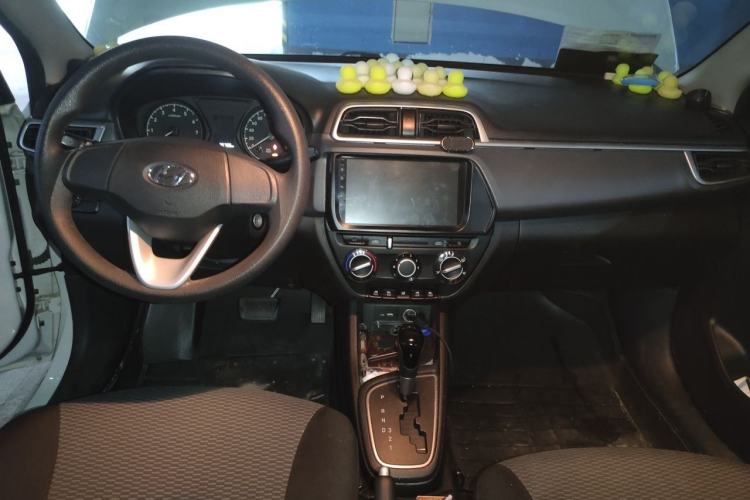 Used Hyundai Verna (older generation) 2017 1.4L Automatic YueXiang Edition China V-standard Center Console