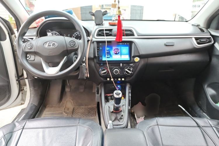 Used Hyundai Verna (older generation) 2017 1.4L Manual Huancai Connected Version China VI Center Console