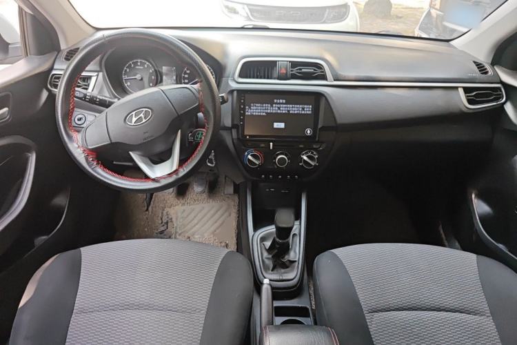 Used Hyundai Verna (older generation) 2017 1.4L Manual Huancai Edition China V Standard Center Console