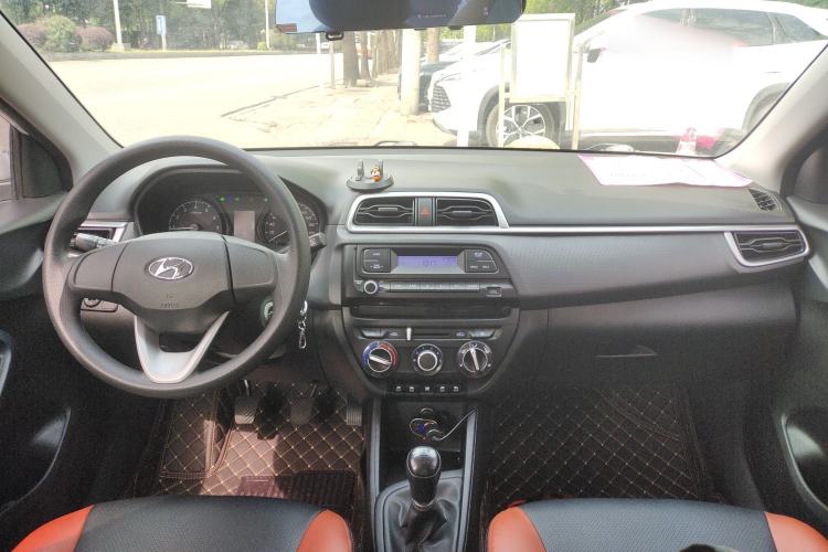 Used Hyundai Verna (older generation) 2017 1.4L Manual Refreshed Version China VI Standard Center Console