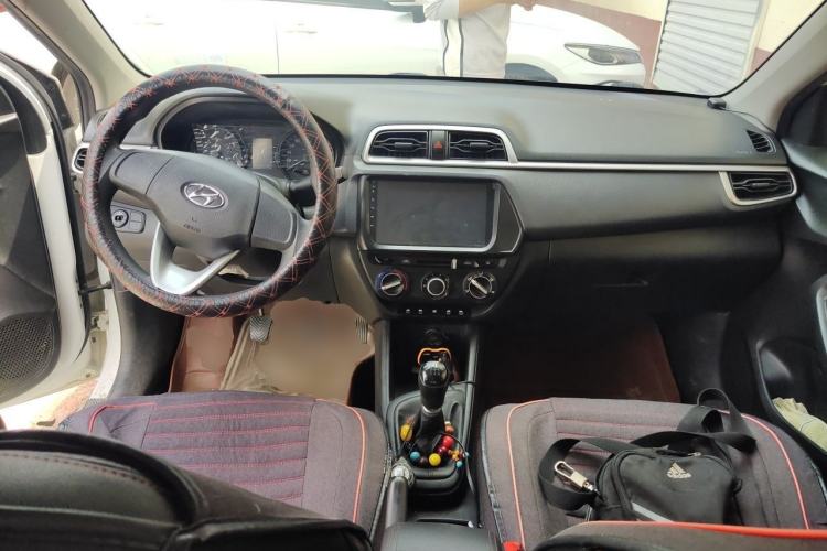 Used Hyundai Verna (older generation) 2017 1.4L Manual Refreshed Version China V Standard Center Console
