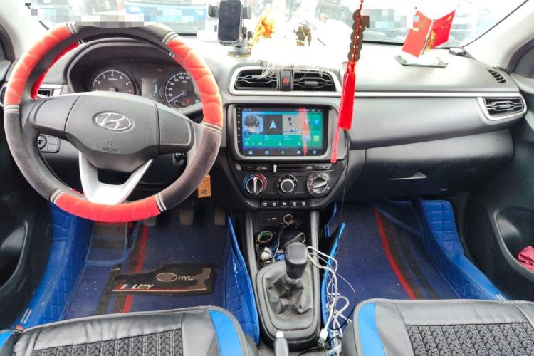 Used Hyundai Verna (older generation) 2017 1.4L Manual Colorful Skyroof Version China V Standard Center Console