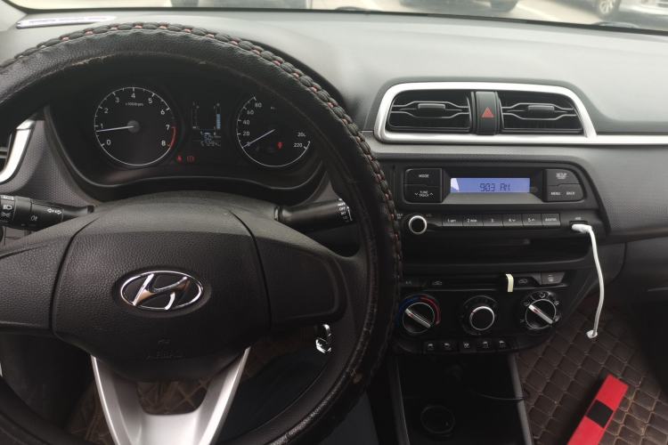 Used Hyundai Verna (older generation) 2017 1.4L Manual Refreshed Version China V Standard Center Console