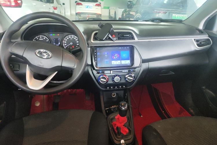 Used Hyundai Verna (older generation) 2017 1.4L Manual Refreshed Version China V Standard Center Console