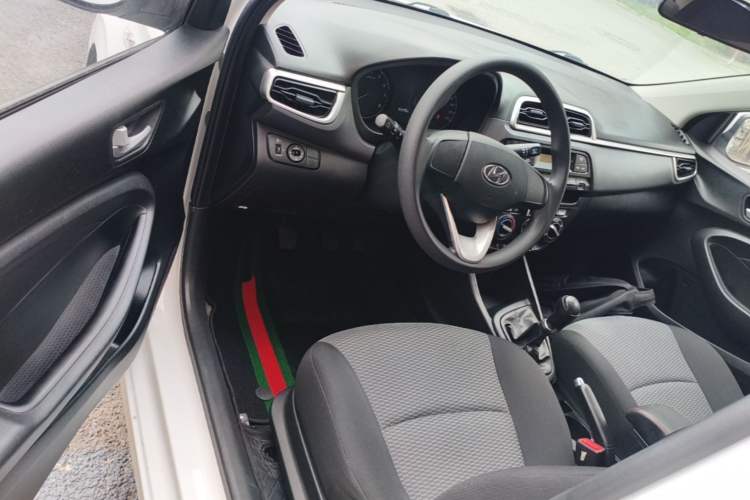 Used Hyundai Verna (older generation) 2017 1.4L Manual Refreshed Version China V Standard Driver Seat