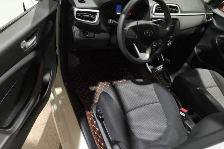Used Hyundai Verna (older generation) 2017 1.4L Automatic YueXiang Edition China VI Standard Driver Seat