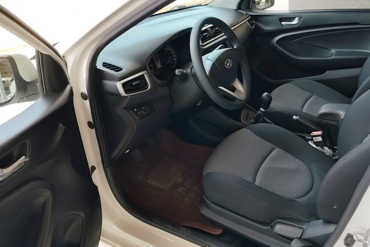 Used Hyundai Verna (older generation) 2017 1.4L Manual Refreshed Version China V Standard Driver Seat
