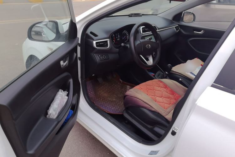 Used Hyundai Verna (older generation) 2017 1.4L Manual Refreshed Version China V Standard Driver Seat