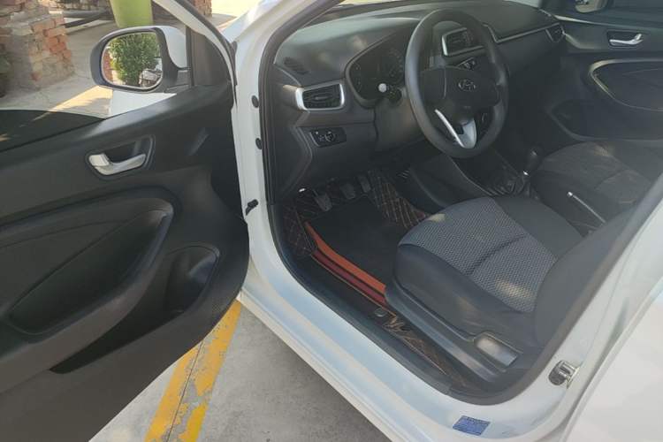 Used Hyundai Verna (older generation) 2017 1.4L Manual Refreshed Version China V Standard Driver Seat