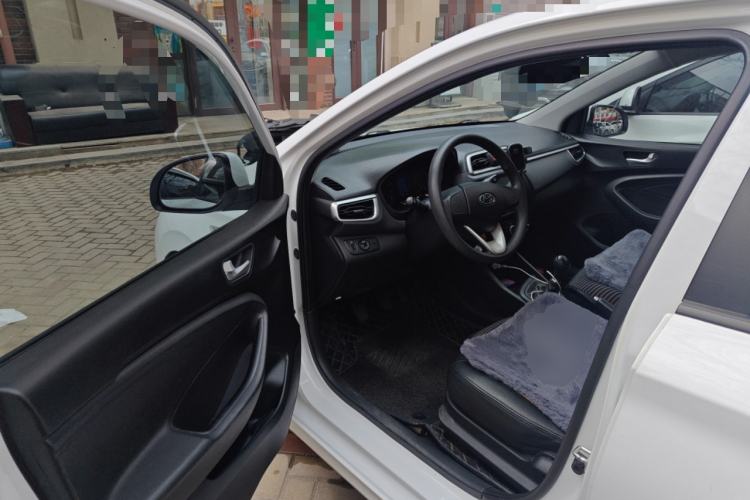 Used Hyundai Verna (older generation) 2017 1.4L Manual Refreshed Version China V Standard Driver Seat