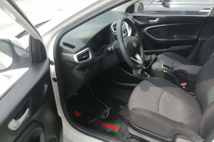 Used Hyundai Verna (older generation) 2017 1.4L Manual Refreshed Version China V Standard Driver Seat