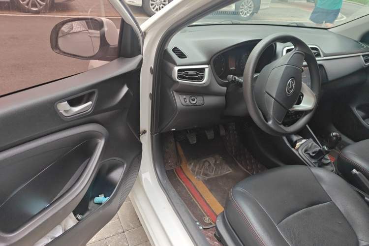 Used Hyundai Verna (older generation) 2017 1.4L Manual Refreshed Version China V Standard Driver Seat