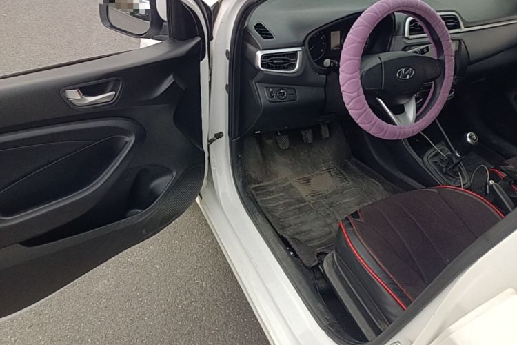 Used Hyundai Verna (older generation) 2017 1.4L Manual Colorful Skyroof Version China V Standard Driver Seat