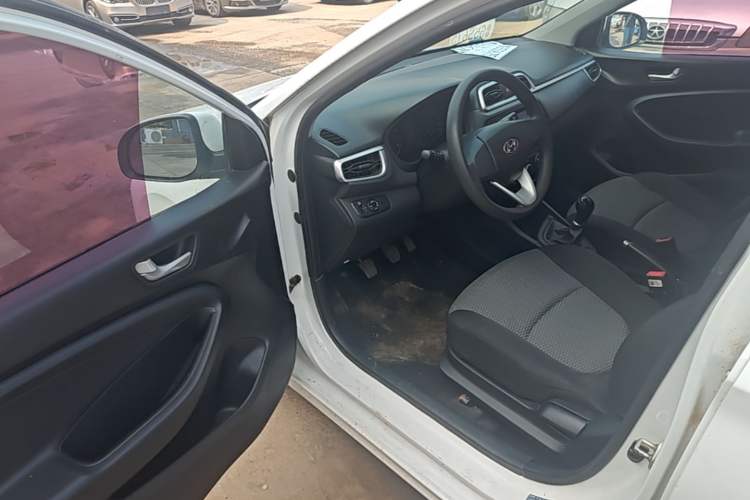 Used Hyundai Verna (older generation) 2017 1.4L Manual Refreshed Version China V Standard Driver Seat