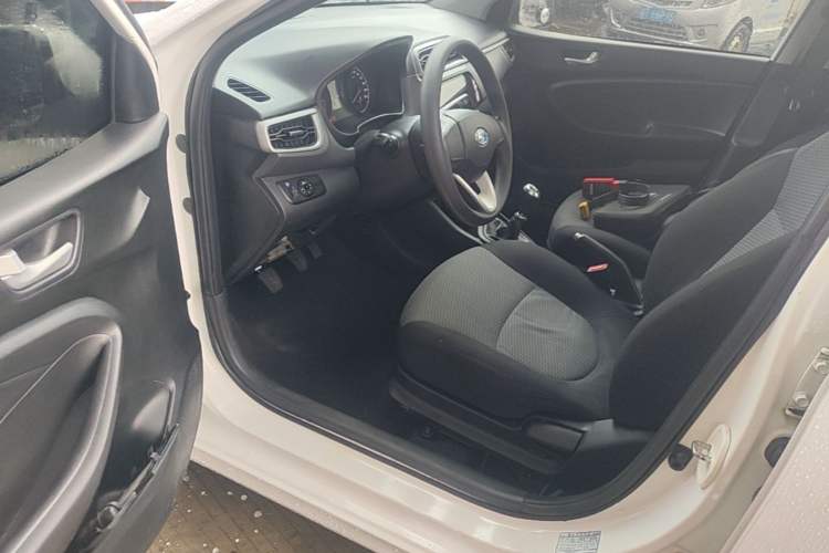 Used Hyundai Verna (older generation) 2017 1.4L Manual Colorful Skyroof Version China V Standard Driver Seat