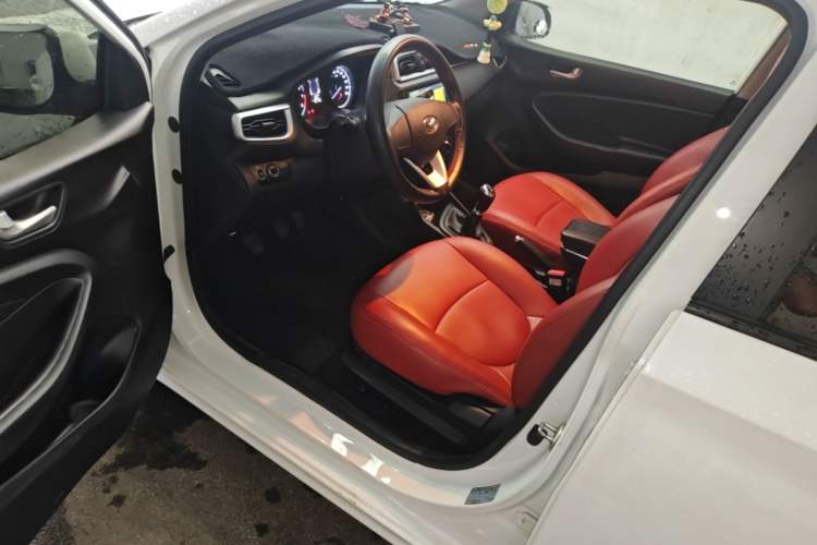 Used Hyundai Verna (older generation) 2017 1.4L Manual Colorful Skyroof Version China VI Standard Driver Seat