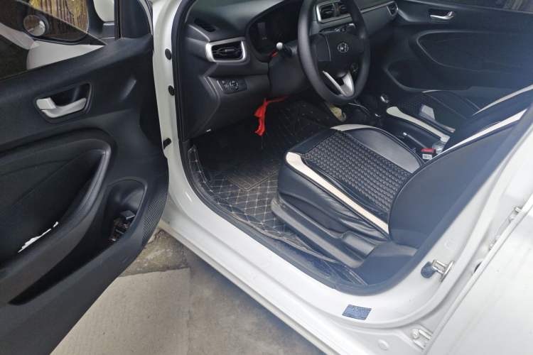 Used Hyundai Verna (older generation) 2017 1.4L Manual Huancai Edition China V Standard Driver Seat