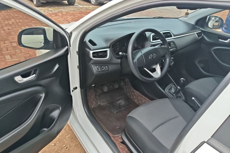Used Hyundai Verna (older generation) 2017 1.4L Manual Refreshed Version China VI Standard Driver Seat
