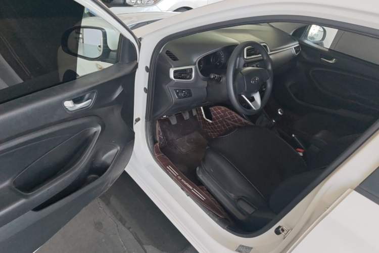 Used Hyundai Verna (older generation) 2017 1.4L Manual Huancai Edition China VI Driver Seat
