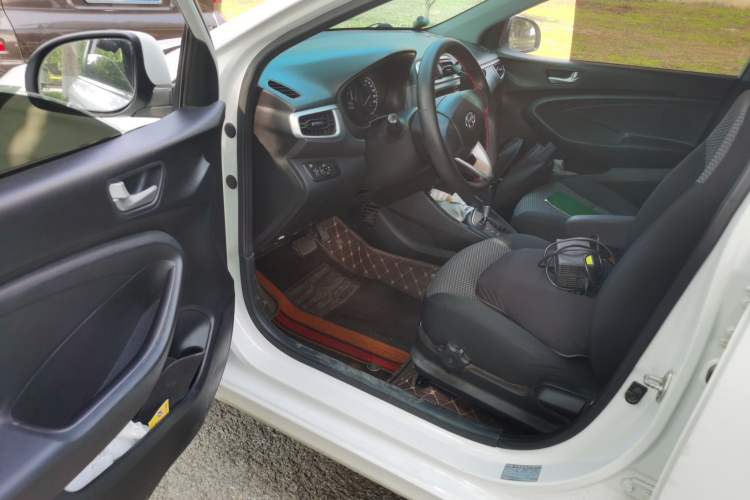 Used Hyundai Verna (older generation) 2017 1.4L Automatic YueXiang Edition China V-standard Driver Seat