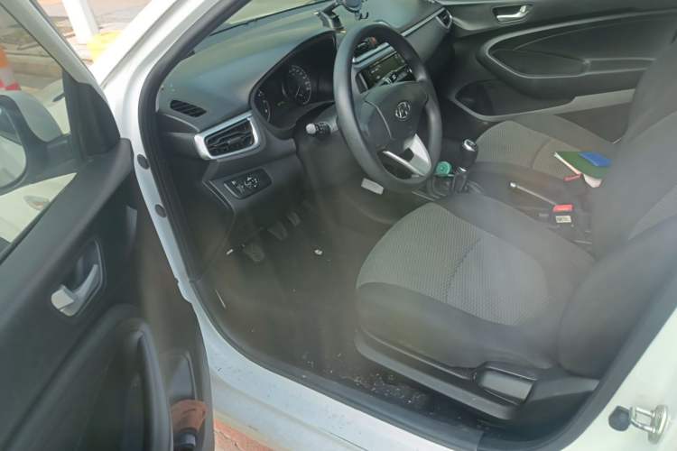 Used Hyundai Verna (older generation) 2017 1.4L Manual Huancai Edition China V Standard Driver Seat