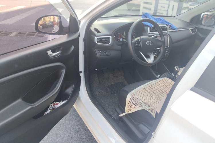 Used Hyundai Verna (older generation) 2017 1.4L Manual Huancailian Connected Version China V Standard Driver Seat