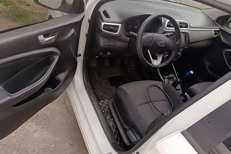 Used Hyundai Verna (older generation) 2017 1.4L Manual Refreshed Version China VI Standard Driver Seat