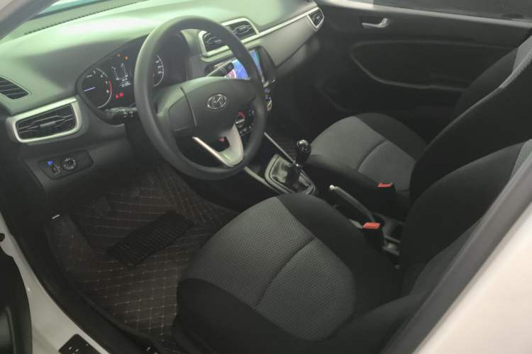 Used Hyundai Verna (older generation) 2017 1.4L Manual Refreshed Version China V Standard Driver Seat