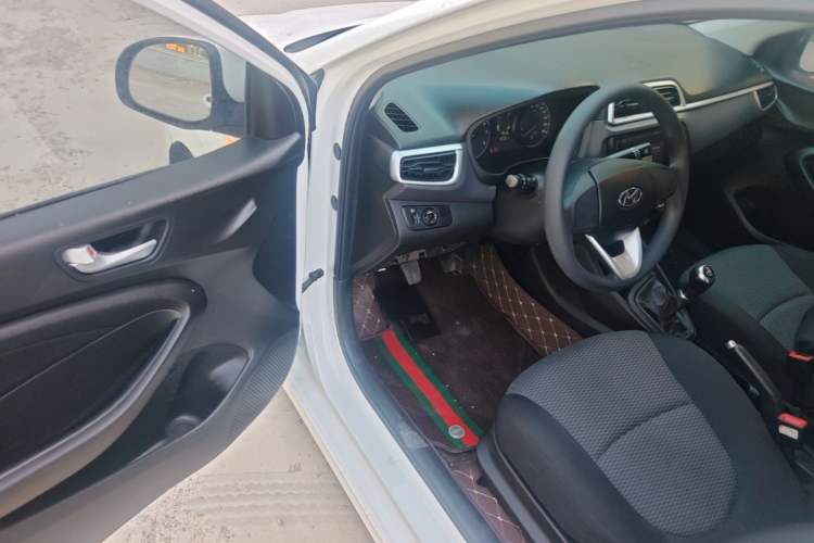 Used Hyundai Verna (older generation) 2017 1.4L Manual Huancai Edition China VI Driver Seat