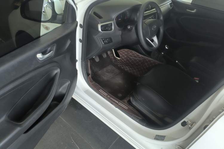 Used Hyundai Verna (older generation) 2017 1.4L Manual Huancai Edition China VI Driver Seat