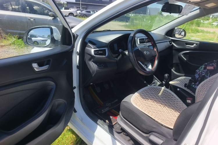 Used Hyundai Verna (older generation) 2017 1.4L Manual Refreshed Version China V Standard Driver Seat