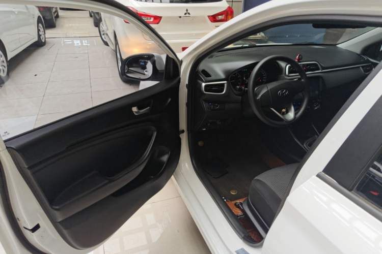 Used Hyundai Verna (older generation) 2017 1.4L Manual Huancai Edition China V Standard Driver Seat