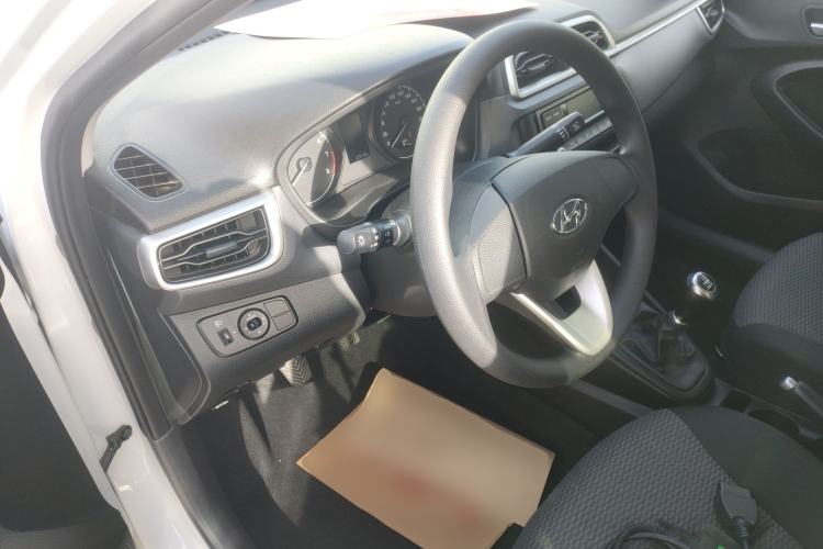 Used Hyundai Verna (older generation) 2017 1.4L Manual Colorful Skyroof Version China V Standard Driver Seat