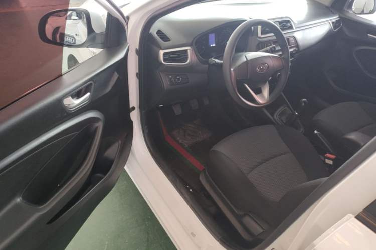 Used Hyundai Verna (older generation) 2017 1.4L Manual Refreshed Version China V Standard Driver Seat