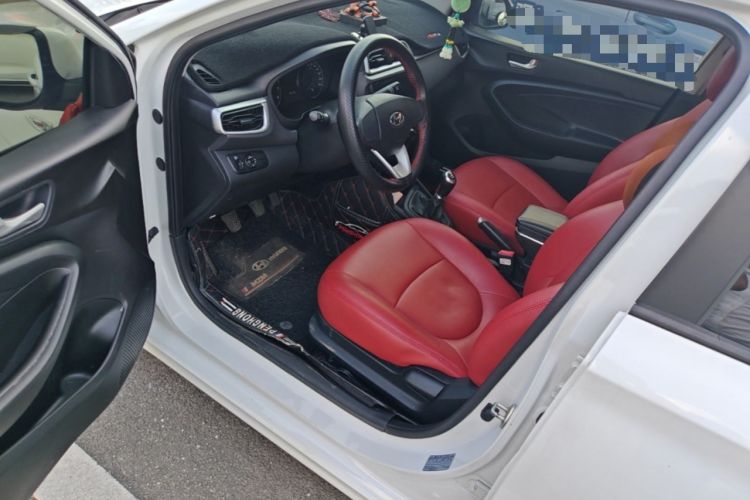 Used Hyundai Verna (older generation) 2017 1.4L Manual Colorful Skyroof Version China VI Standard Driver Seat